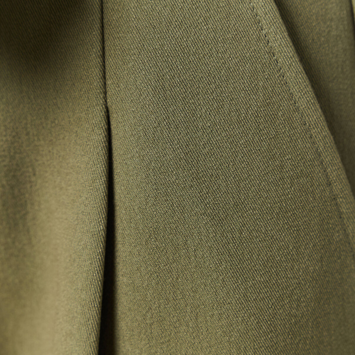 Pantalon carotte ceinturé vert kaki femme