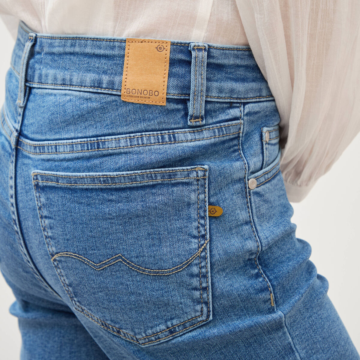 Jeans bootcut cropped taille bascul&eacute;e denim used femme