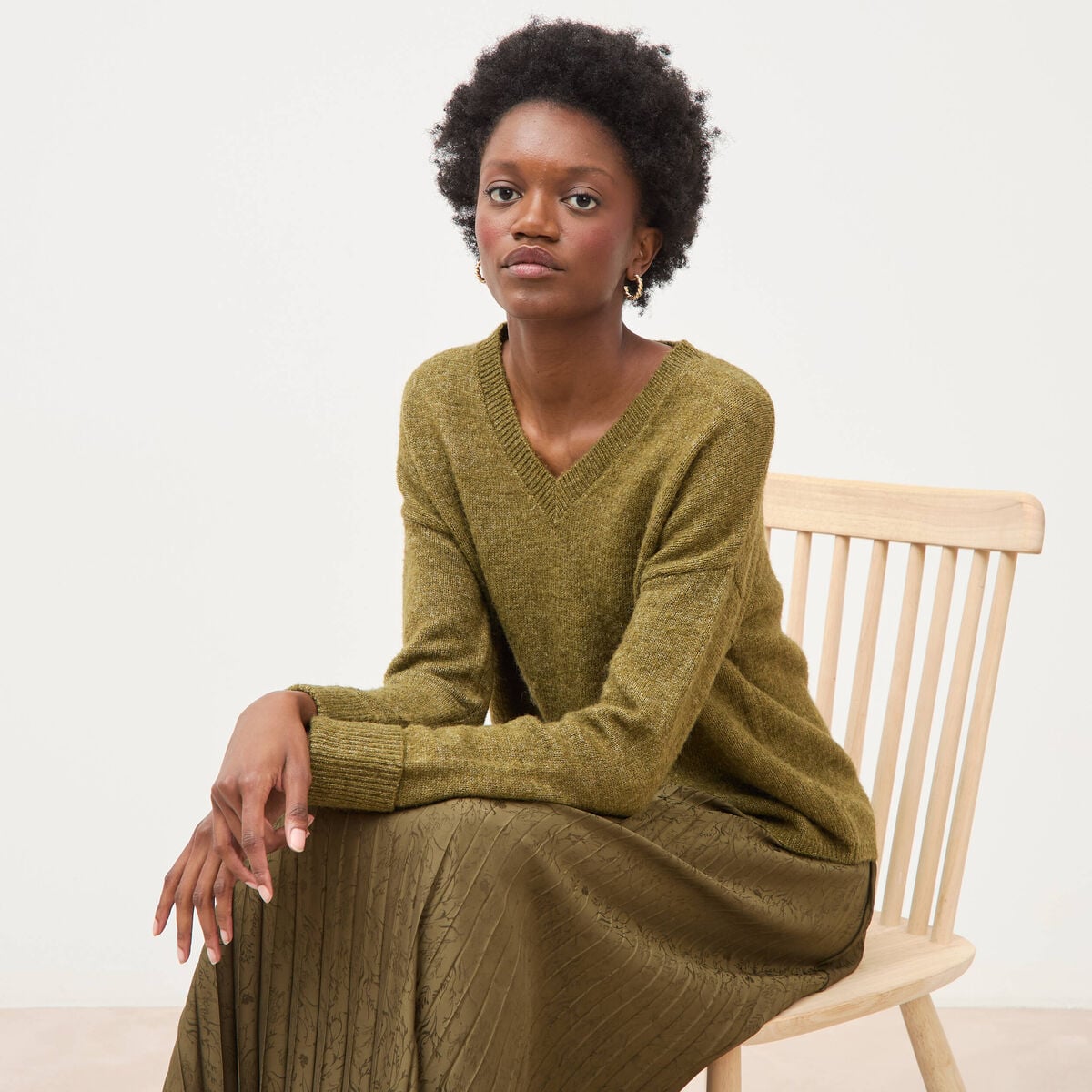 Pull droit col v manches longues vert kaki femme