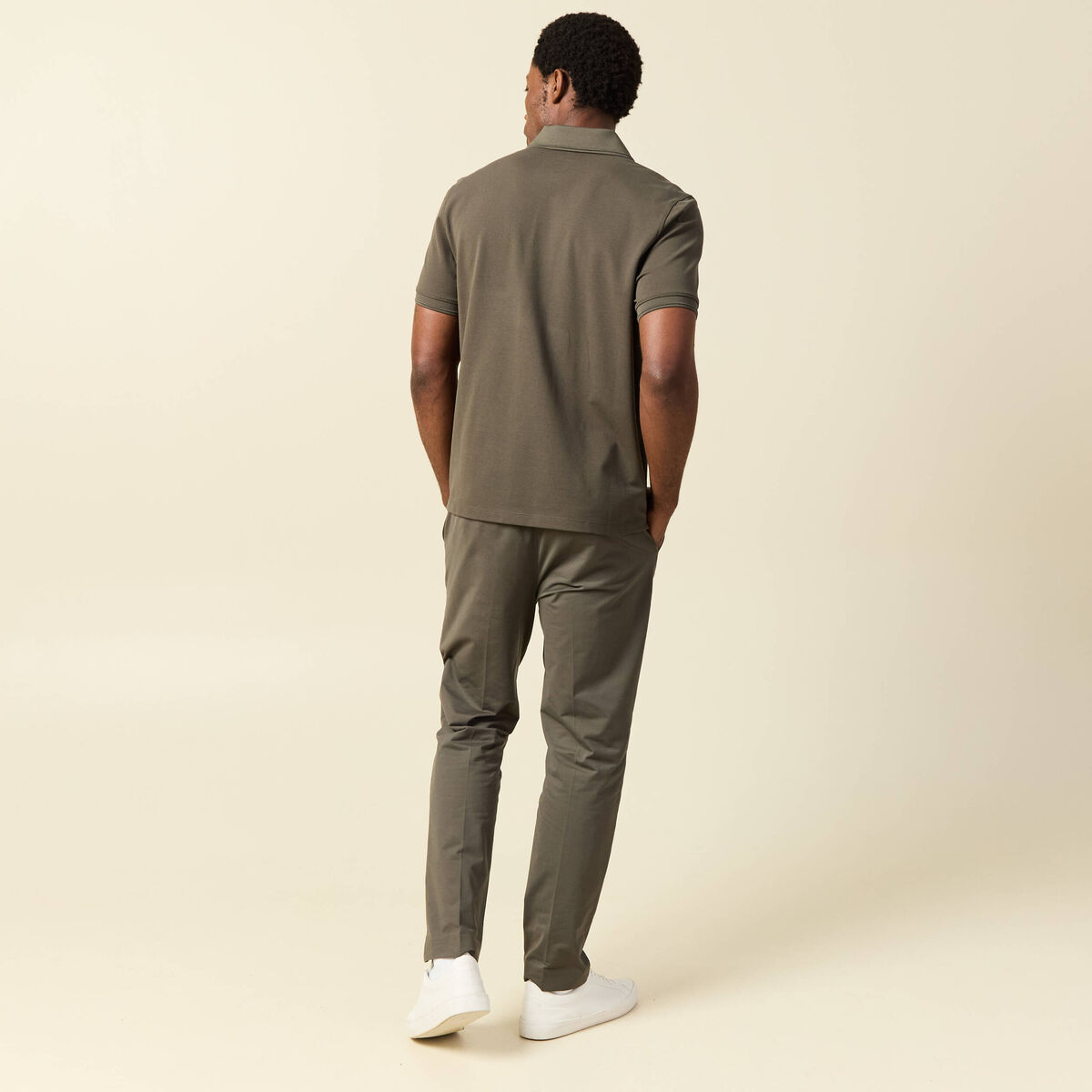 Polo cintr&eacute; manches courtes col polo vert fonc&eacute; homme