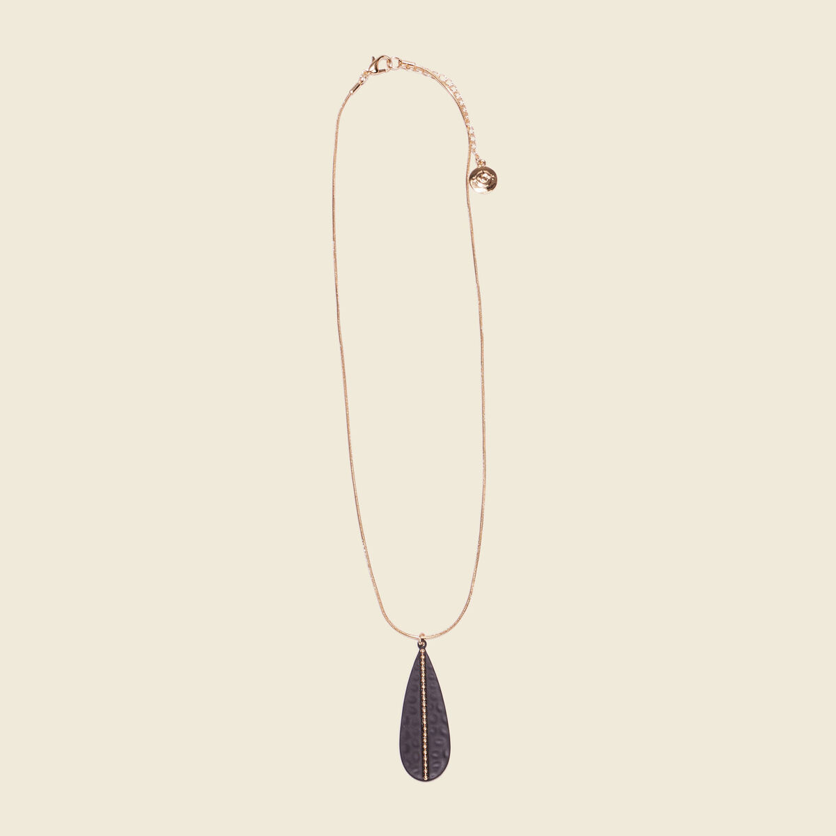 Collier avec pendentif noir femme