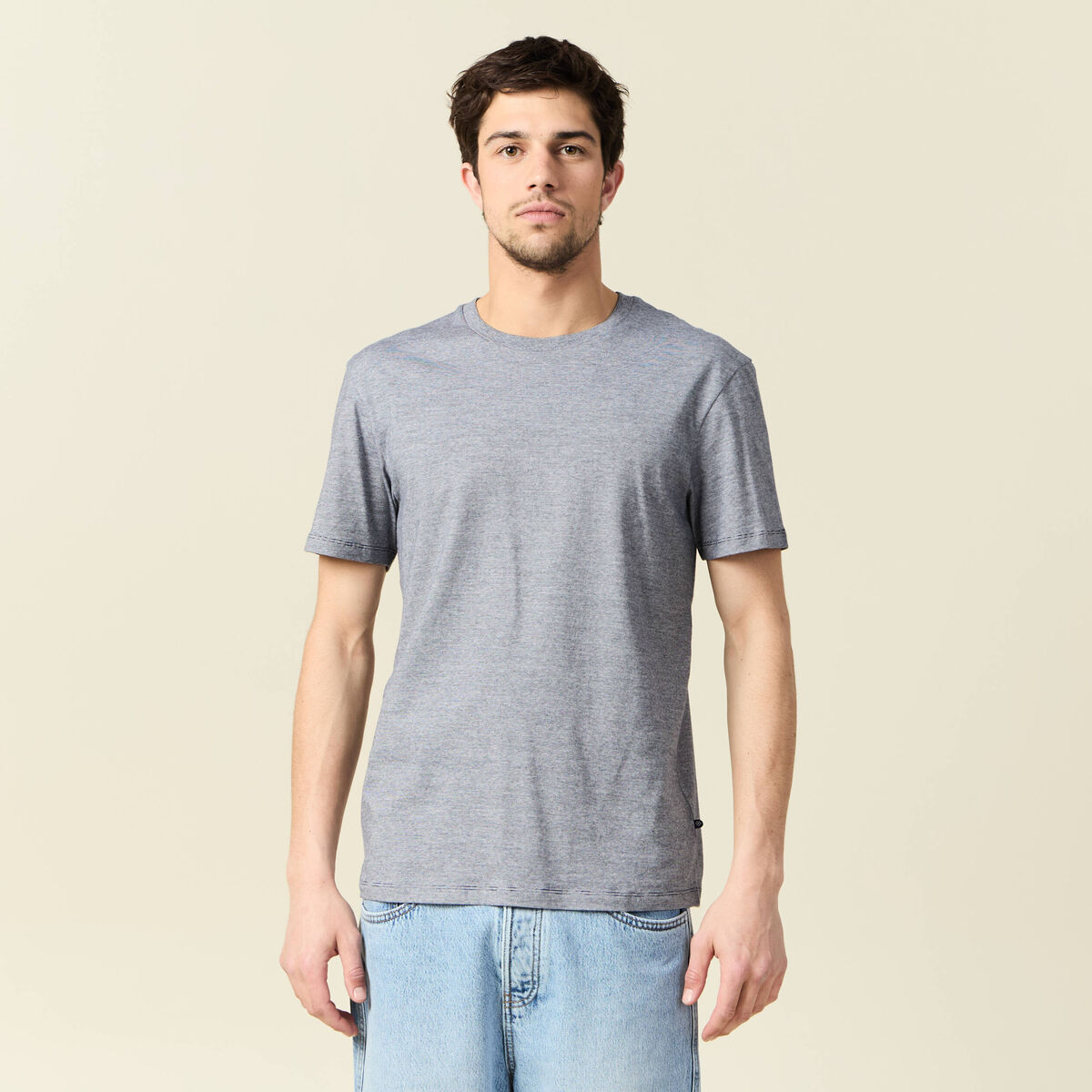 T-shirt cintr&eacute; col rond manches courtes bleu marine homme