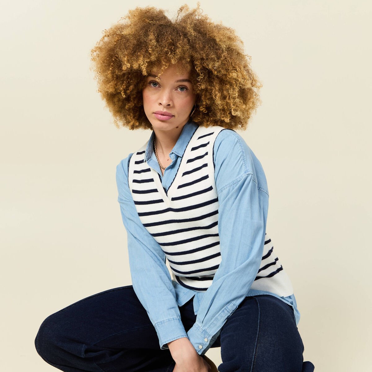 Pull sans manches col en V ecru femme