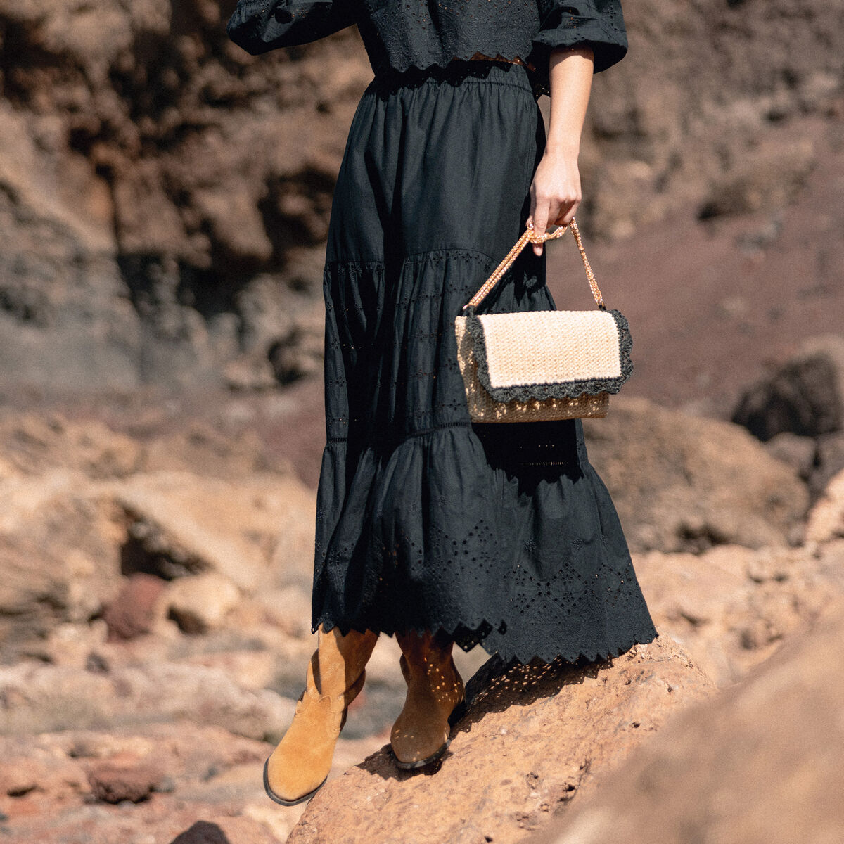 Jupe longue évasée brodée noir femme