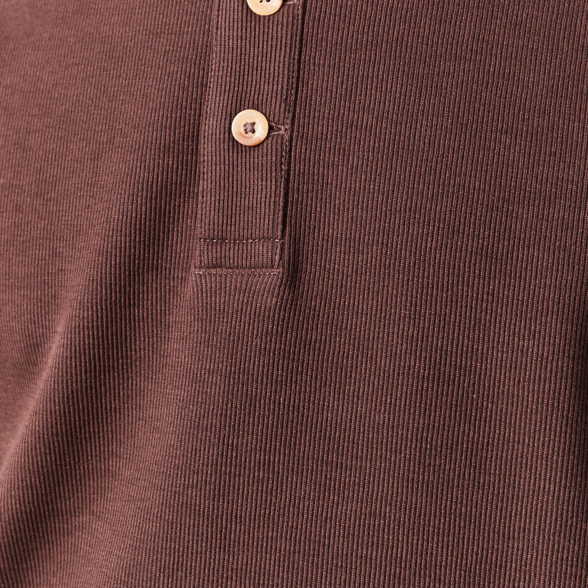 T-shirt cintr&eacute; en coton manches longues marron fonc&eacute; homme