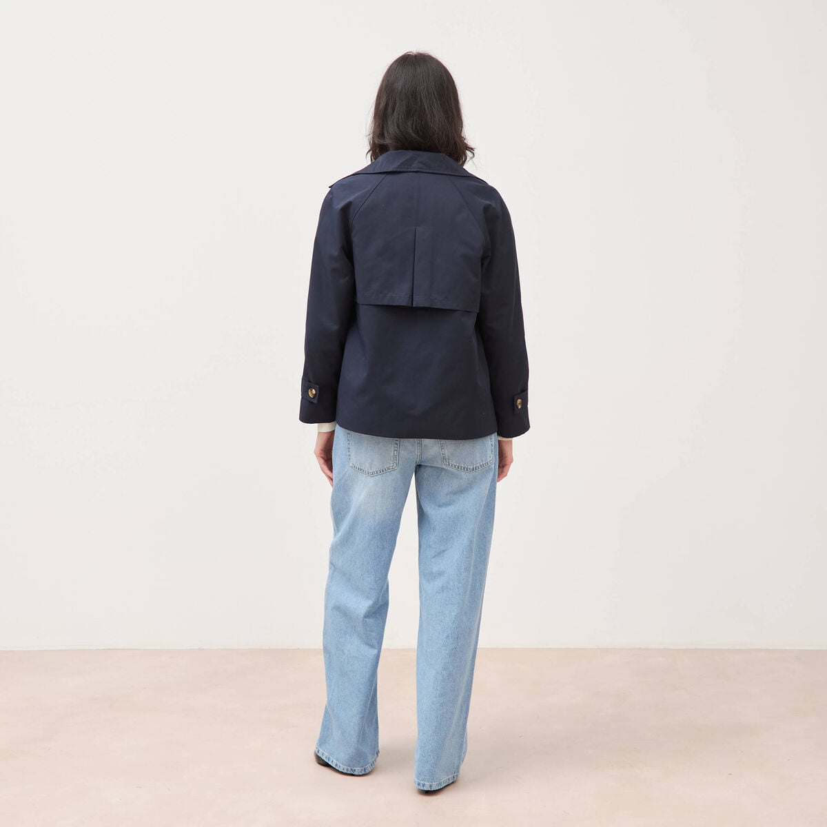 Trench droit court col montant bleu fonc&eacute; femme