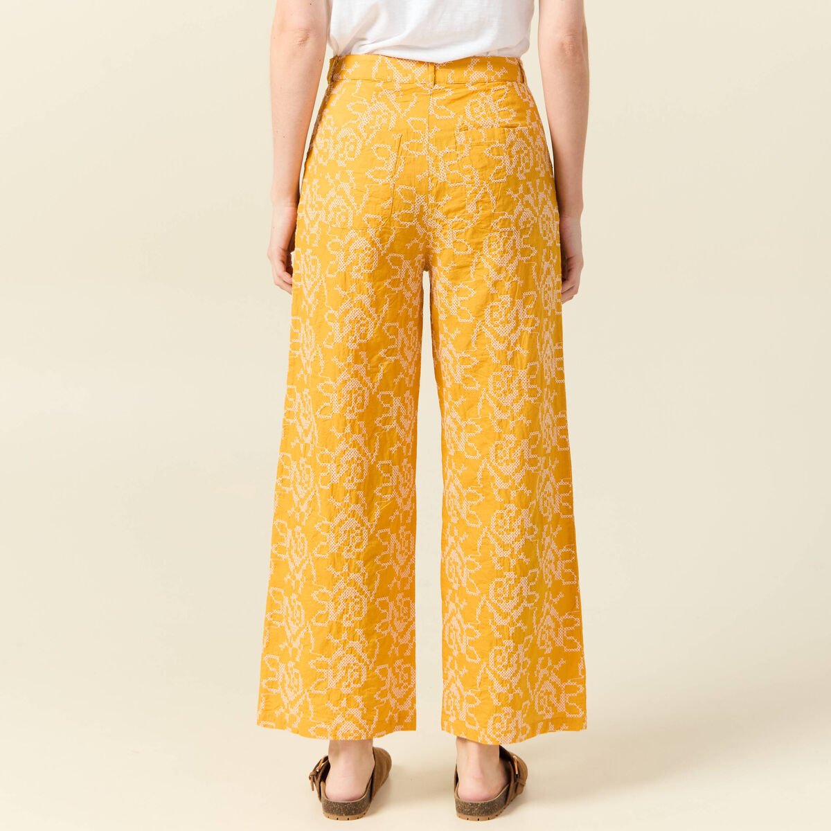 Pantalon large brodé jaune femme