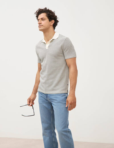 Polo cintr&eacute; manches courtes col cubain ecru homme