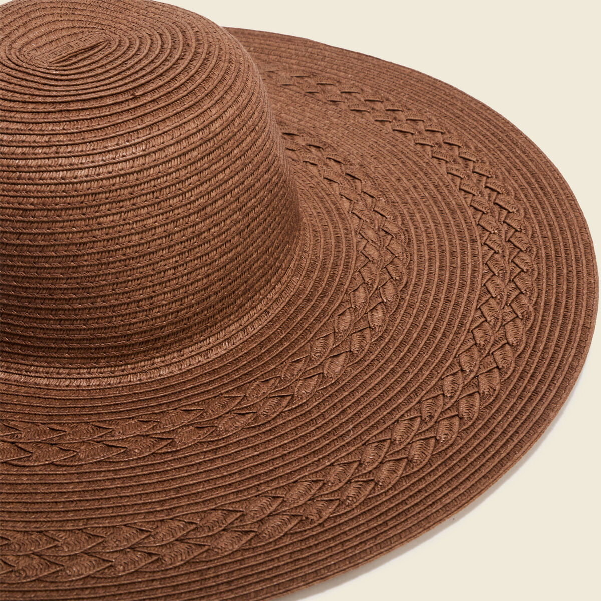 Chapeau tress&eacute; marron fonc&eacute; femme