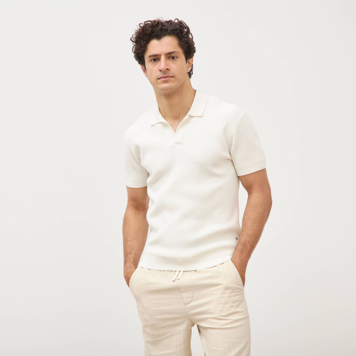 Polo cintr&eacute; manches courtes ecru homme