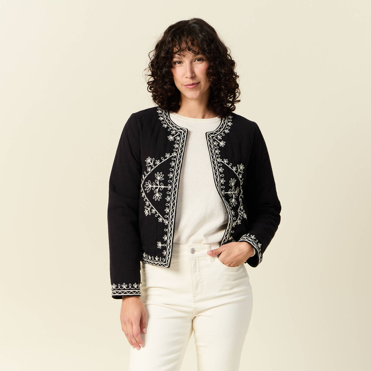 Veste droite brodée noir femme