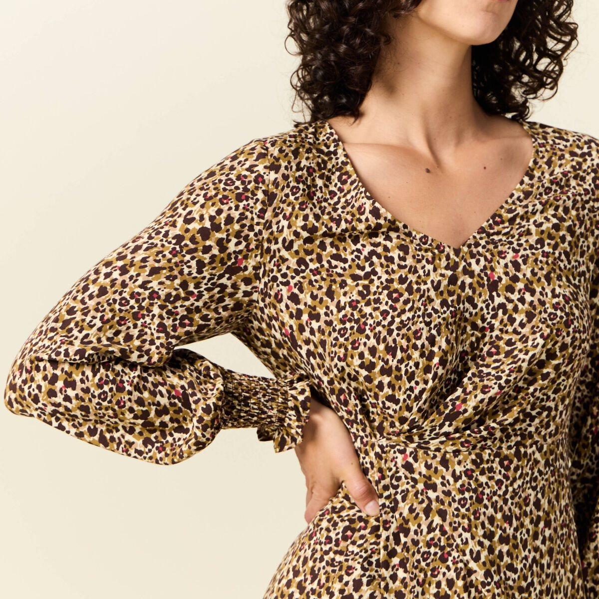 Robe longue &eacute;vas&eacute;e taupe femme