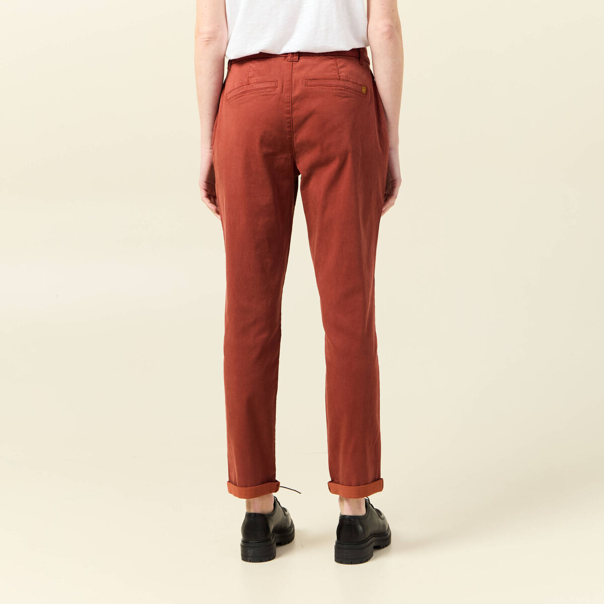 Pantalon chino cigarette rouge fonc&eacute; femme