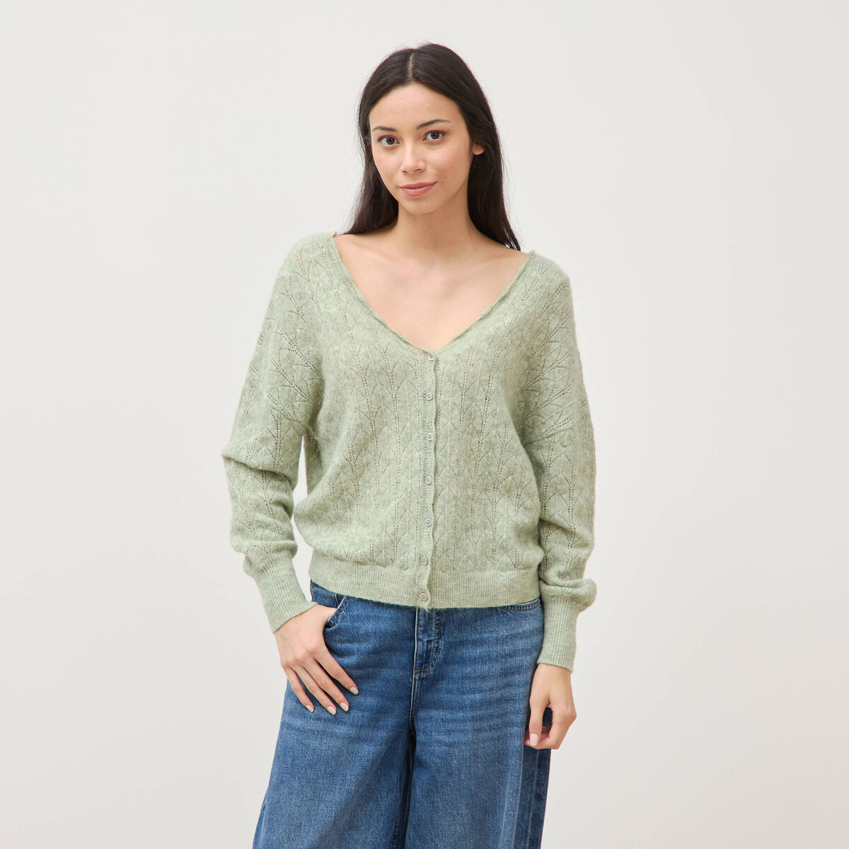 Gilet ajour&eacute; col V manches longues vert pastel femme