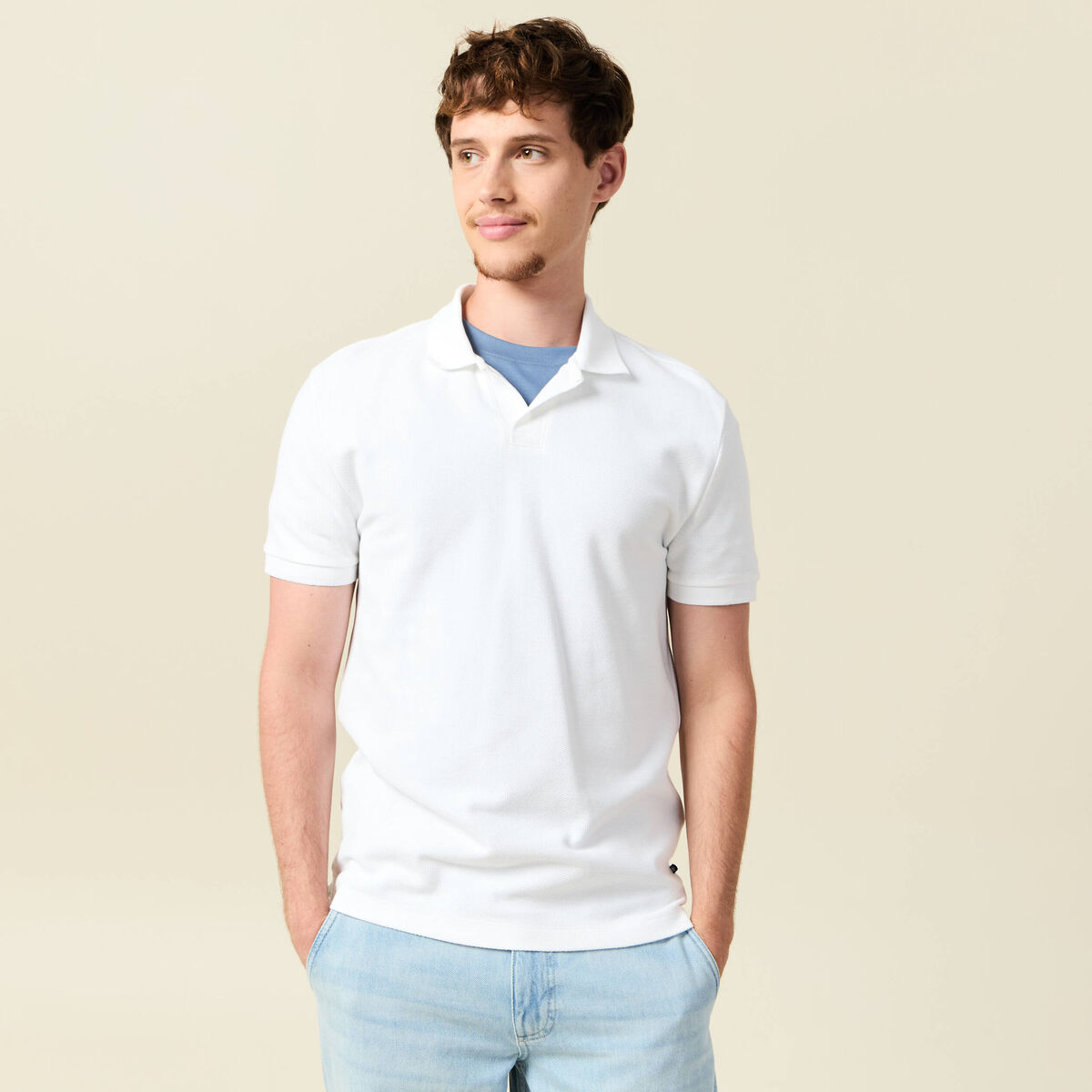 Polo cintr&eacute; manches courtes en coton blanc homme