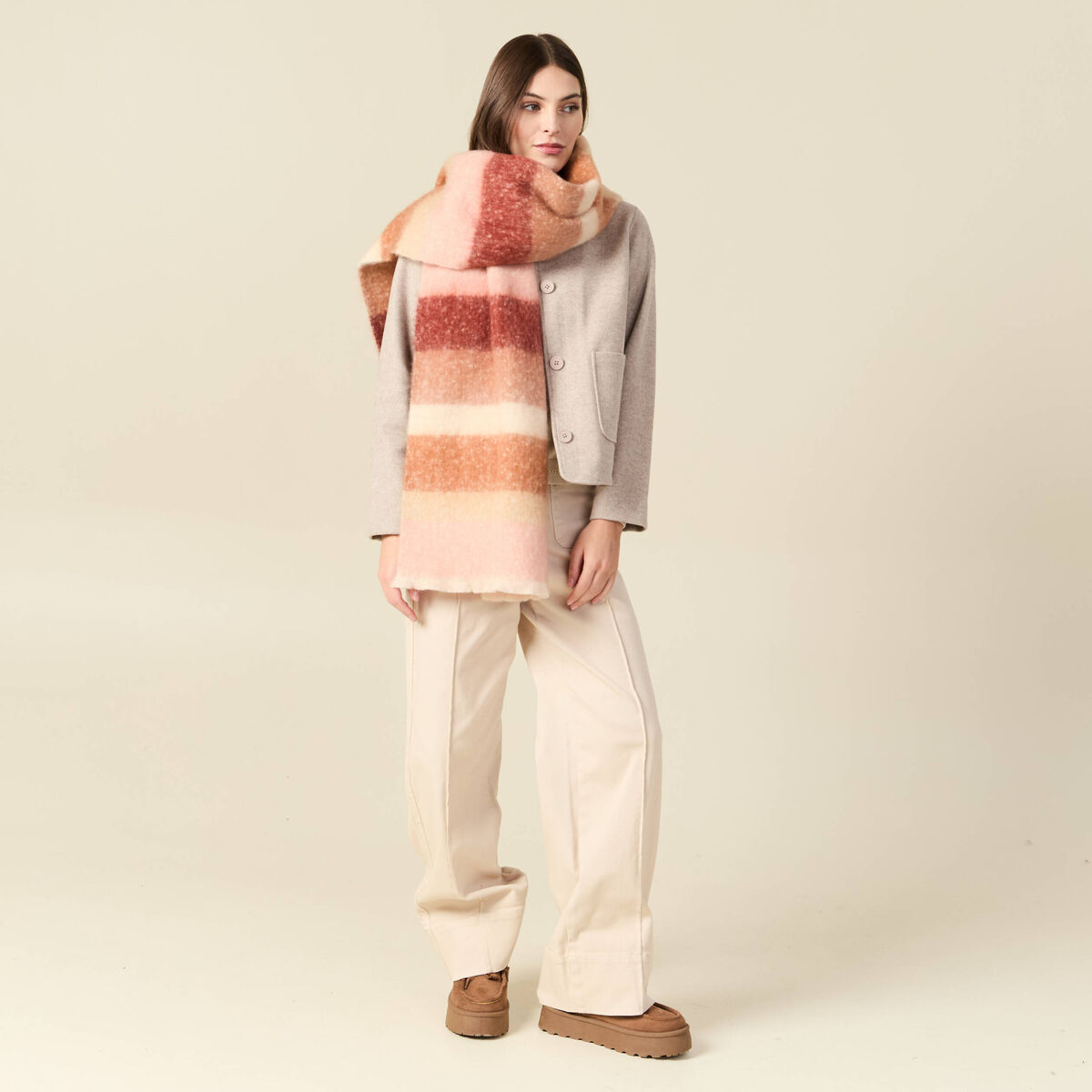 Cardigan droit court col classique creme femme