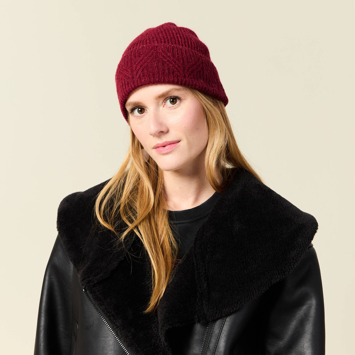 Bonnet fabriqu&eacute; en France rouge fonc&eacute; femme