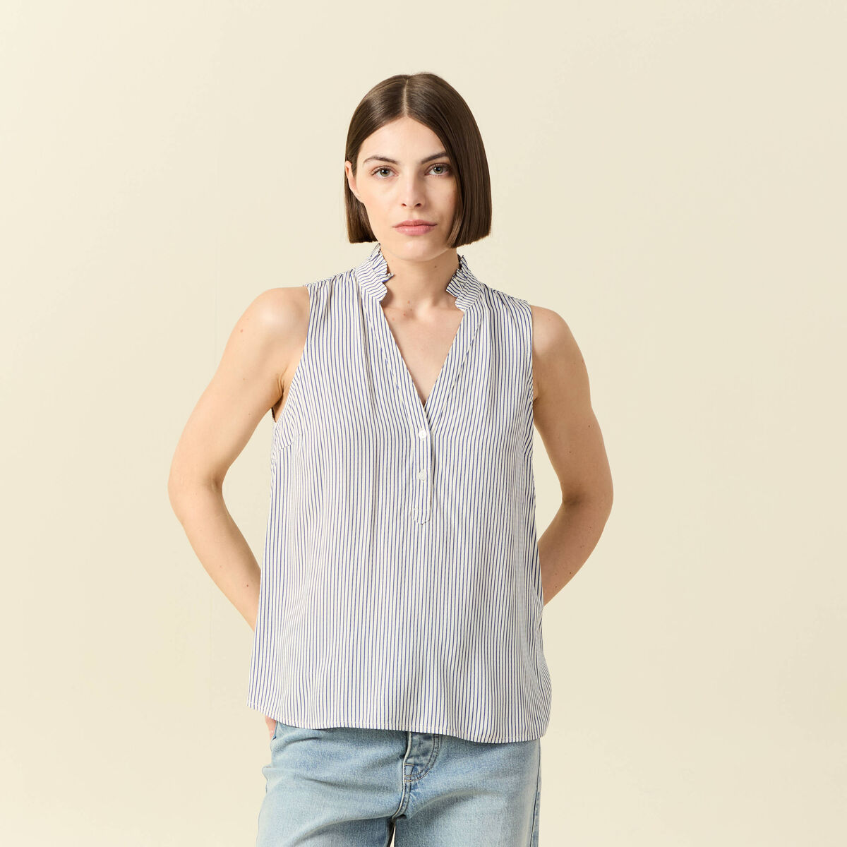 Top sans manches col montant bleu femme