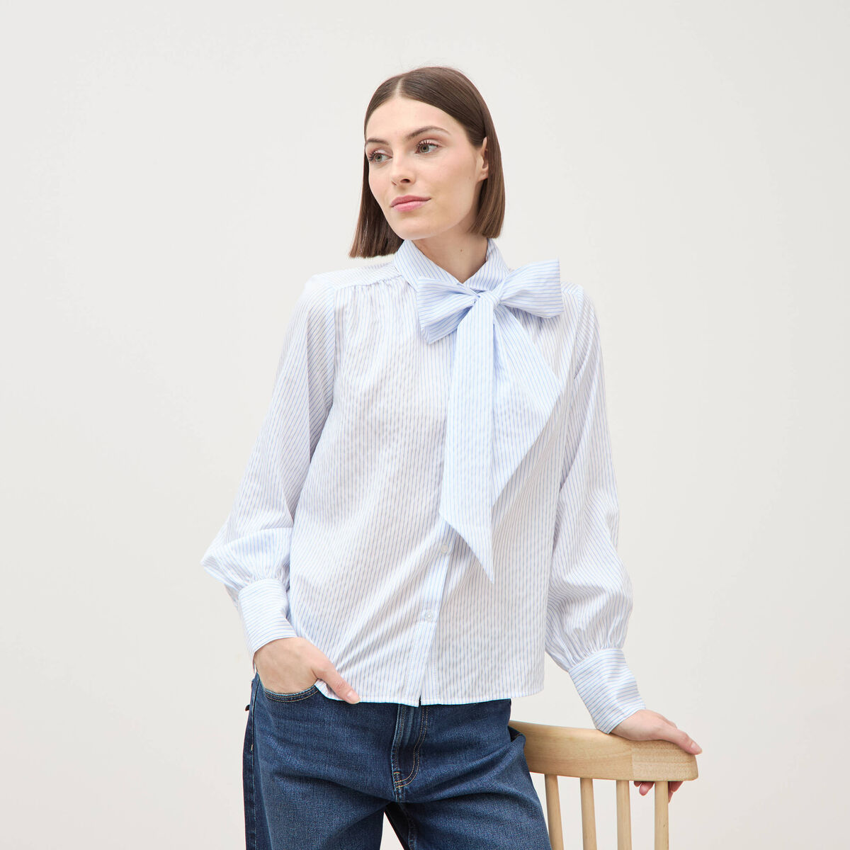 Chemise manches longues col am&eacute;ricain bleu ciel femme