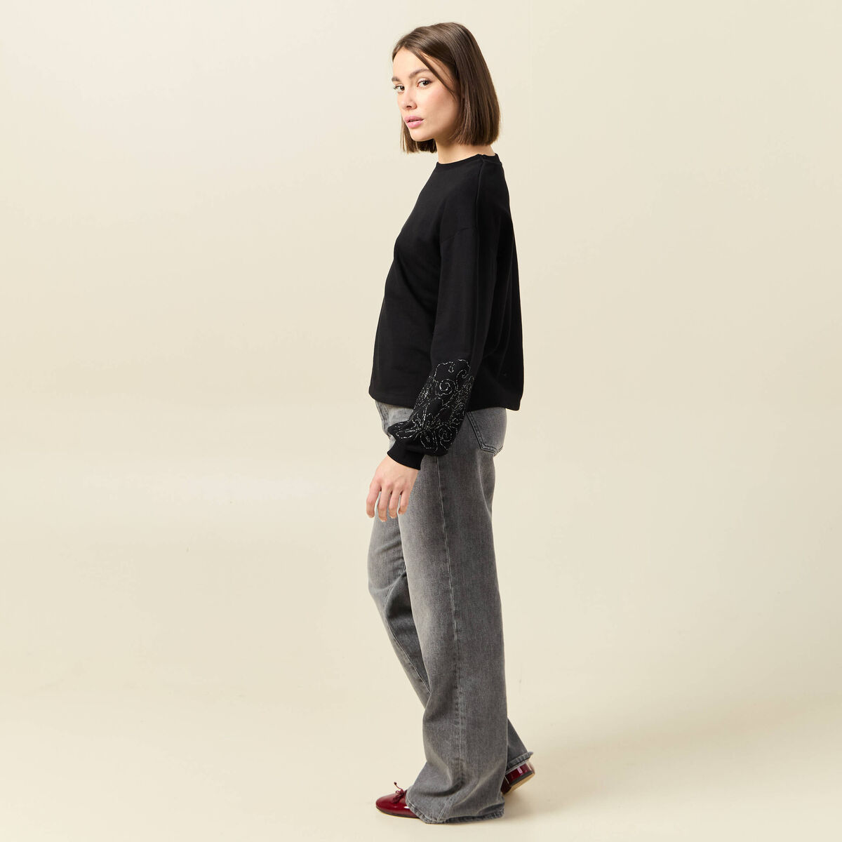 Sweat manches longues brodées noir femme
