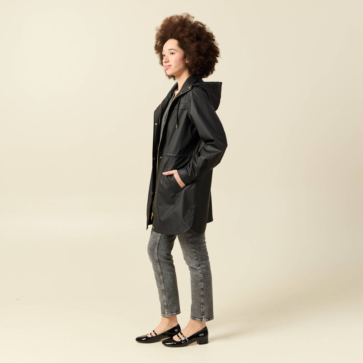 Parka longue droite d&eacute;perlante &agrave; capuche noir femme