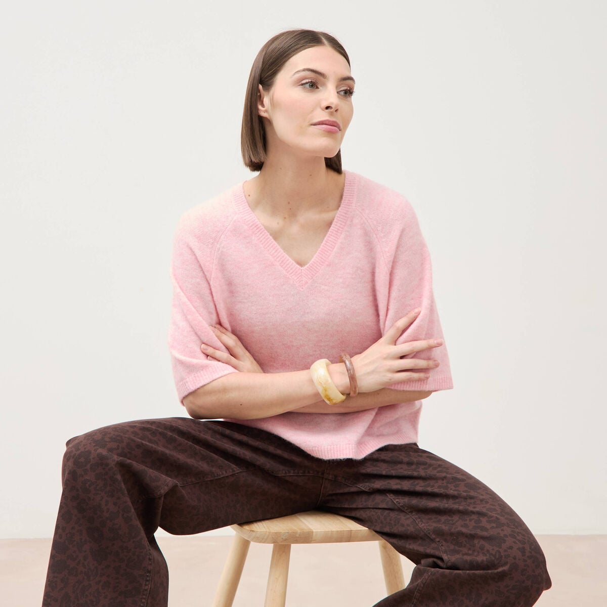 Pull droit col rond manches courtes rose clair femme