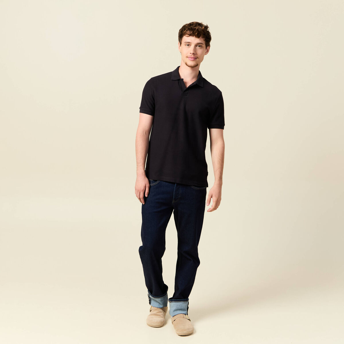 Polo cintr&eacute; manches courtes en coton noir homme