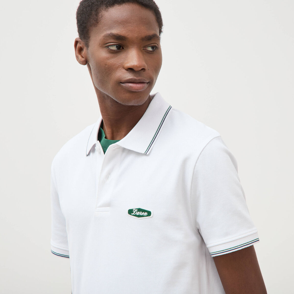 Polo cintr&eacute; en coton manches courtes blanc homme
