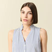 Top sans manches col montant bleu femme