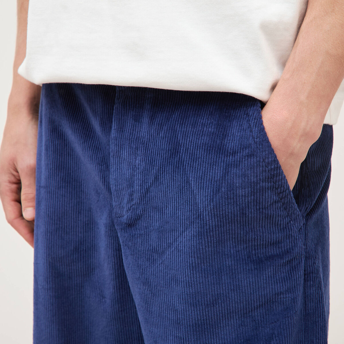 Pantalon large en velours longueur 32 bleu fonc&eacute; homme