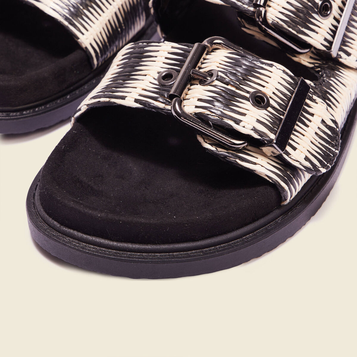 Mules plates avec boucles noir femme