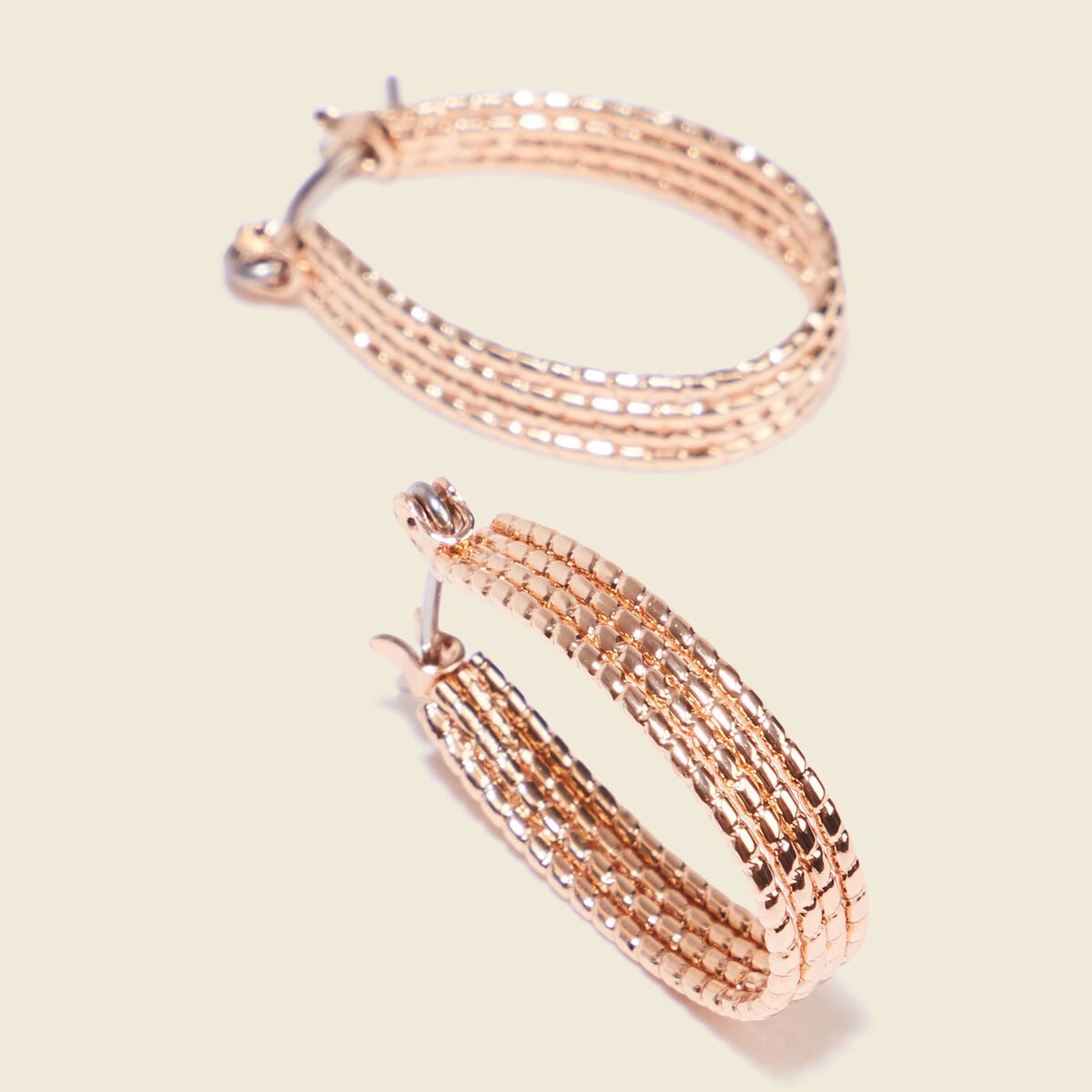 Boucles d'oreilles cr&eacute;oles couleur or femme