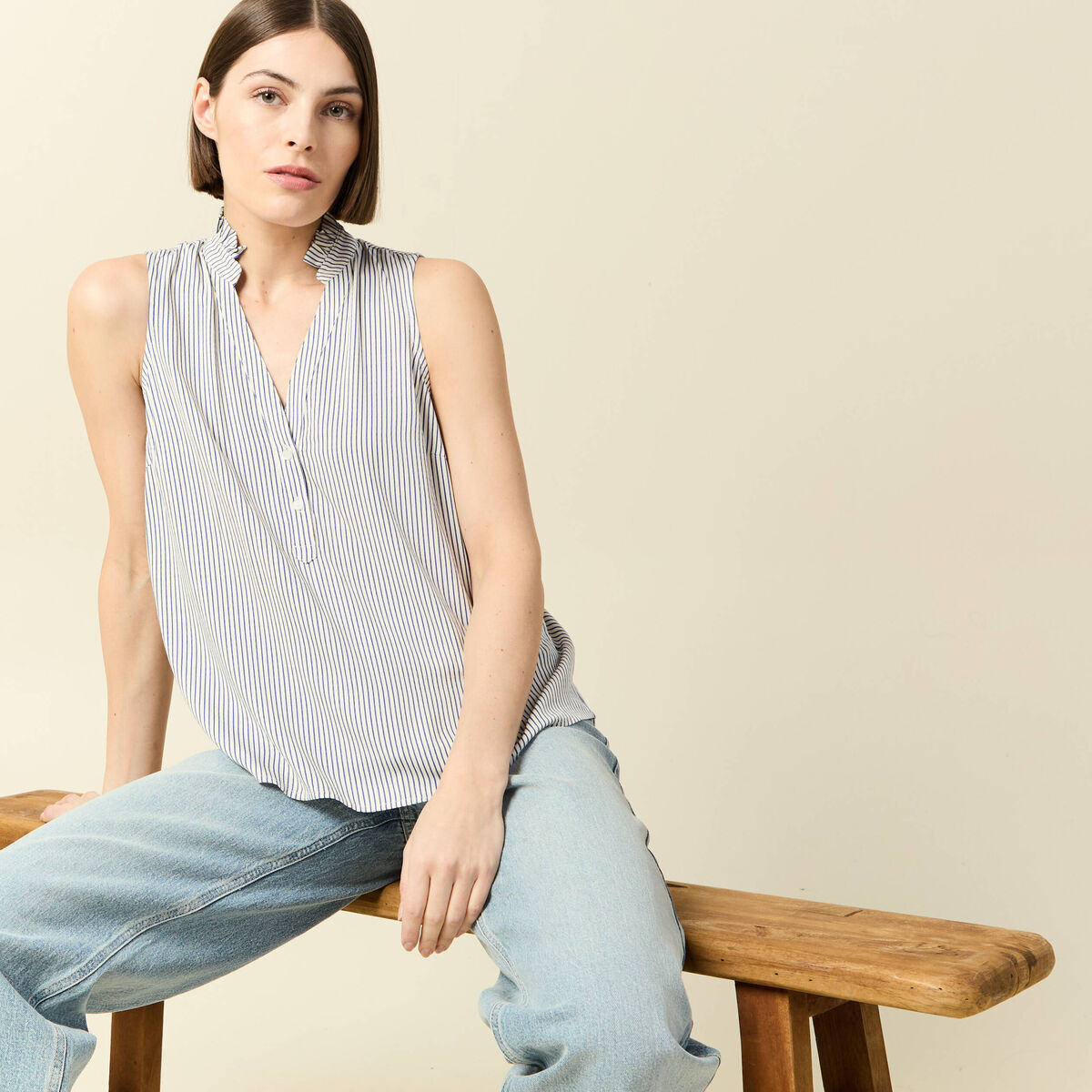 Top sans manches col montant bleu femme