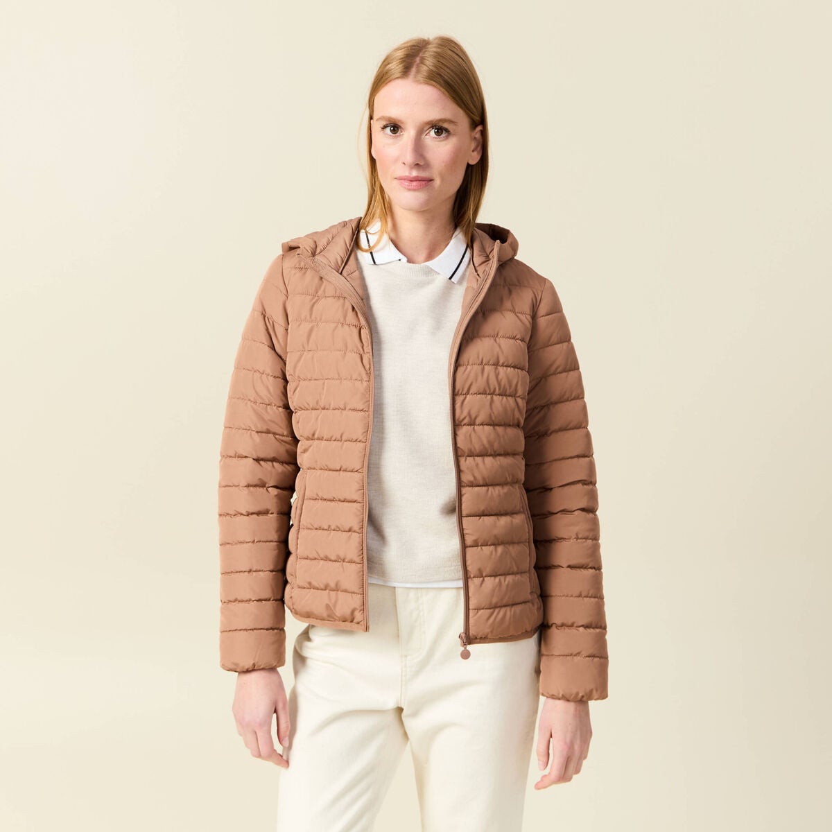 Doudoune ajust&eacute;e mi-longue &agrave; capuche marron clair femme