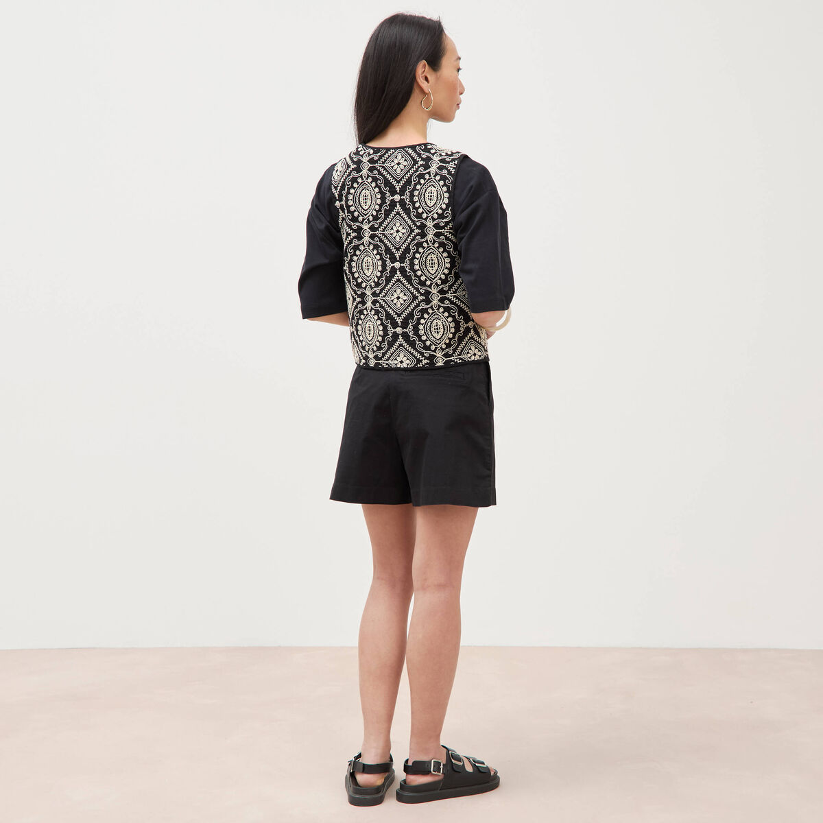 Cardigan sans manches avec broderies noir femme