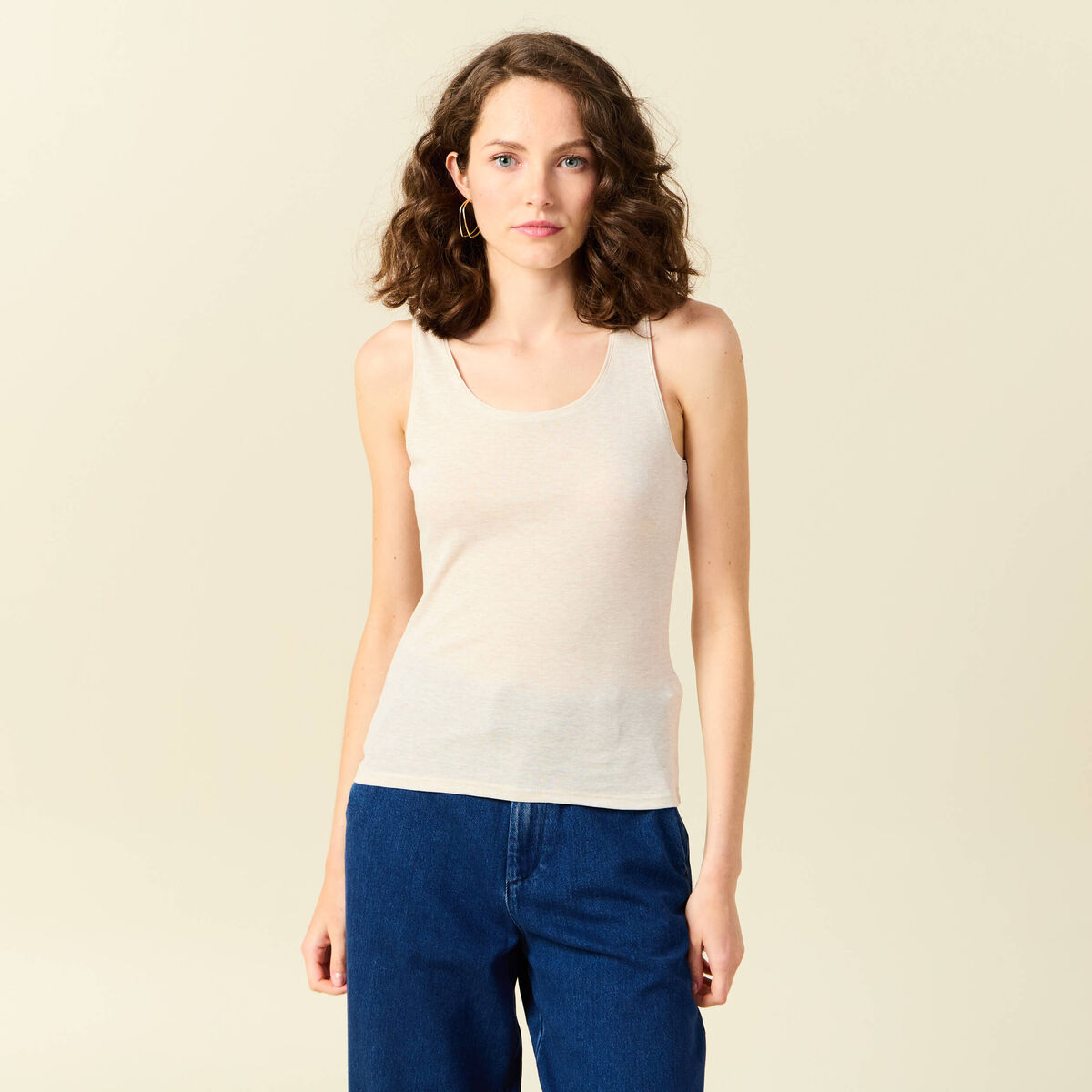 D&eacute;bardeur cintr&eacute; d&eacute;collet&eacute; sans manches beige femme