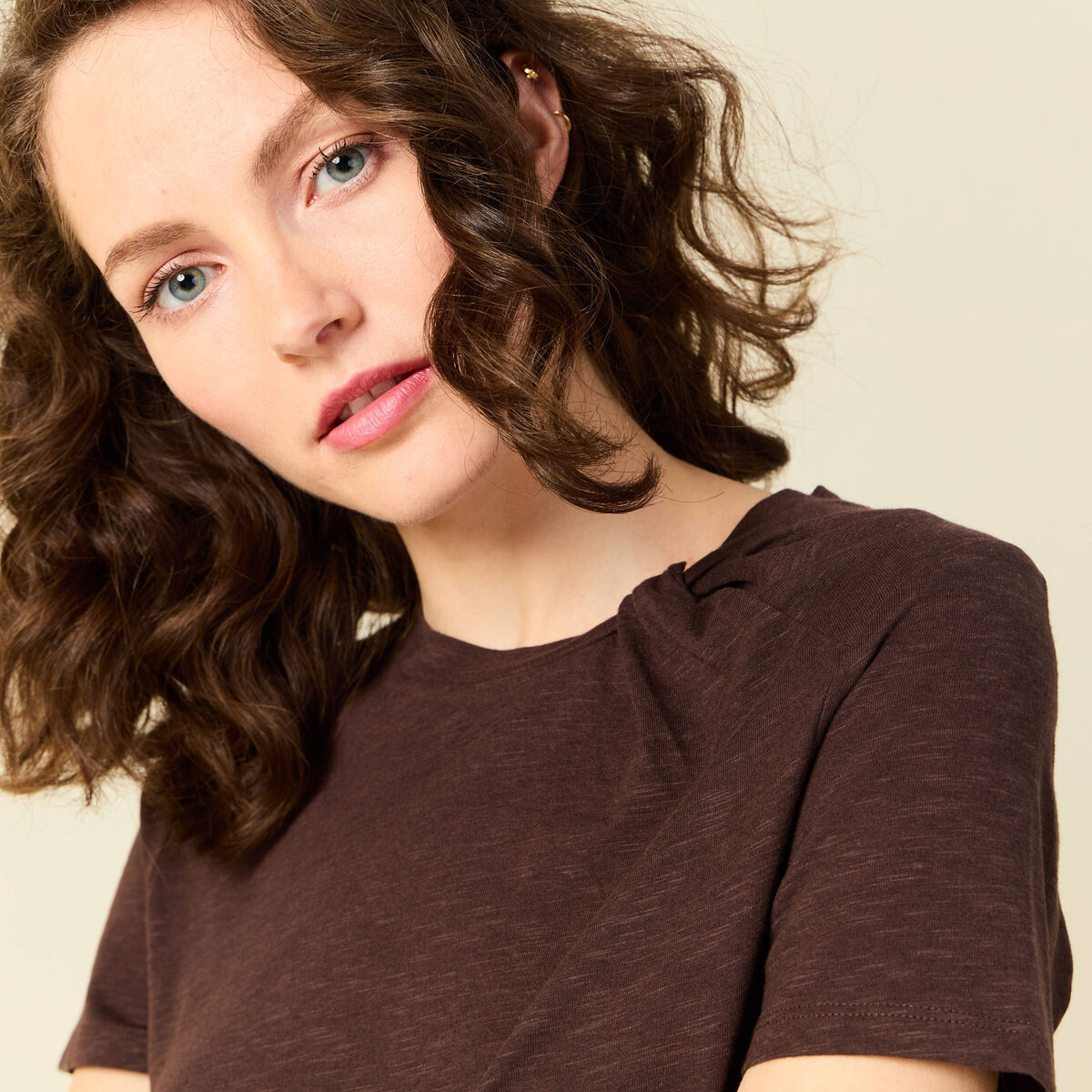 T-shirt col rond manches courtes marron femme