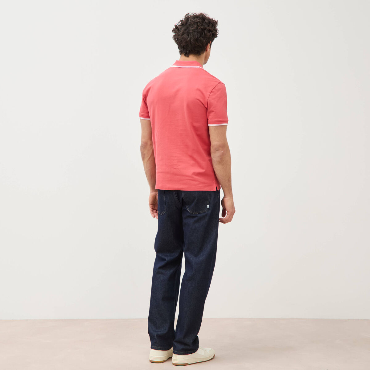 Polo cintr&eacute; en coton manches courtes rouge corail homme