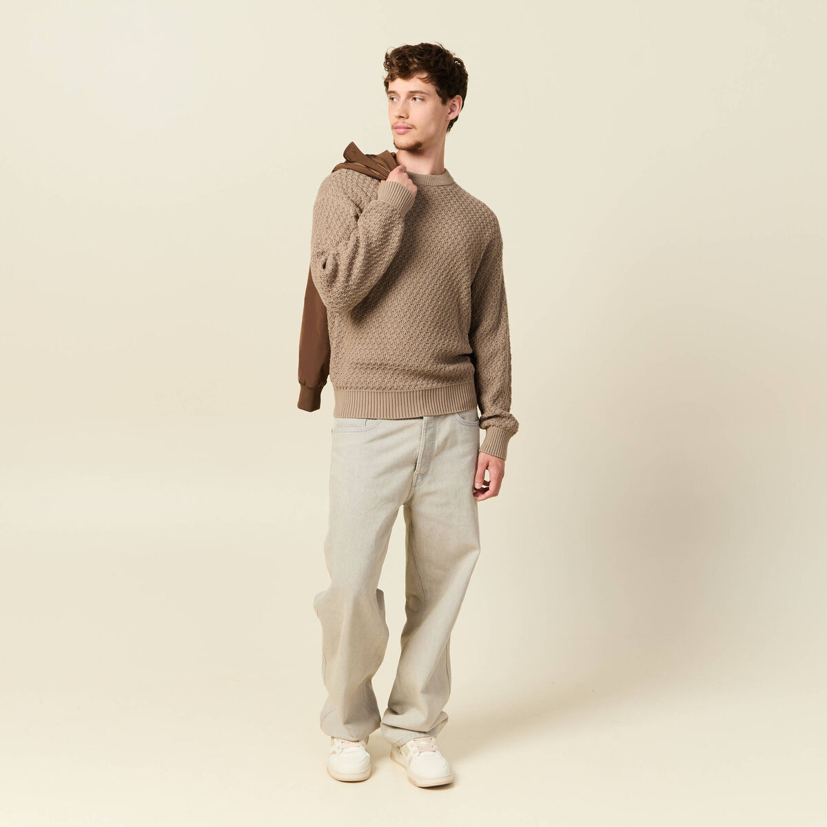 Pull col rond en coton taupe homme