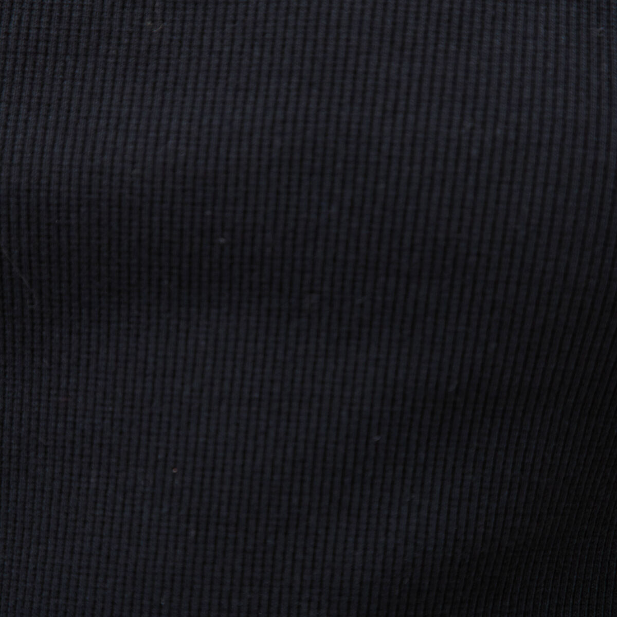 T-shirt bi-mati&egrave;re ajust&eacute; d&eacute;collet&eacute; noir femme