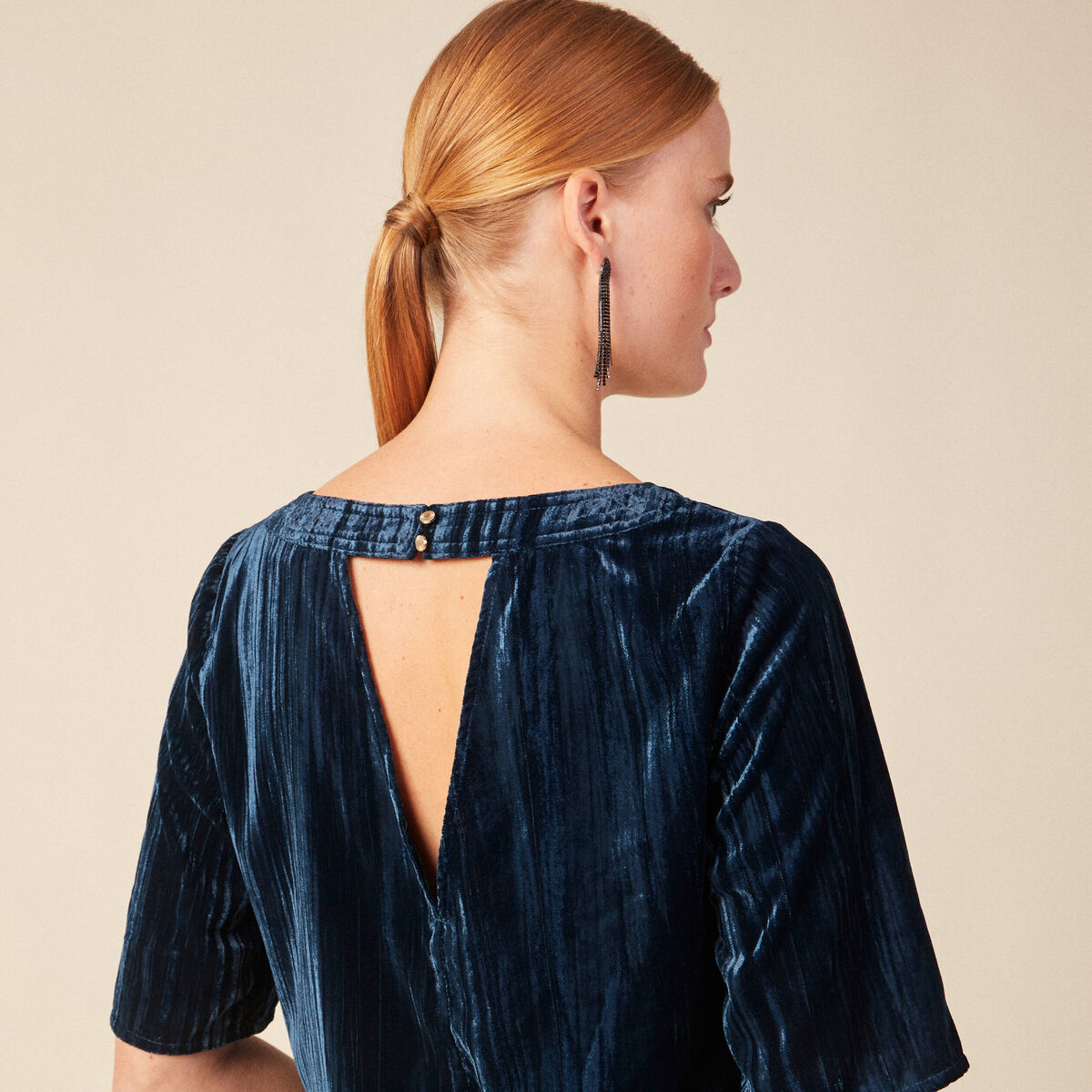 Blouse ajust&eacute;e manches courtes velours bleu canard femme
