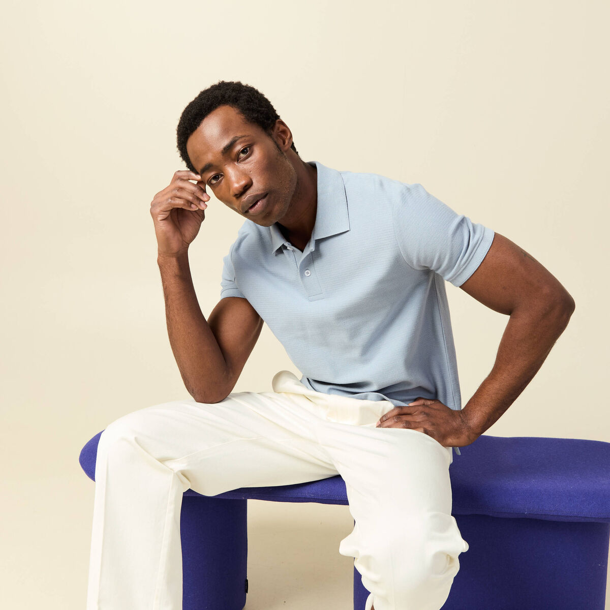 Polo cintr&eacute; manches courtes bleu gris homme