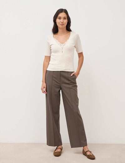T-shirt ajust&eacute; col v manches coude creme femme