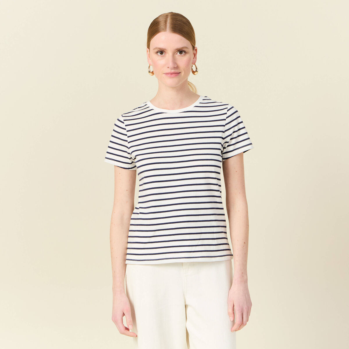 T-shirt cintr&eacute; col rond manches courtes ecru femme