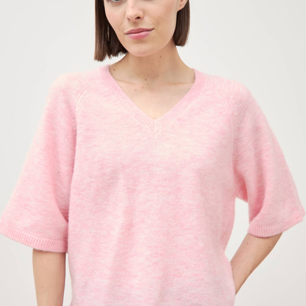 Pull droit col rond manches courtes rose clair femme