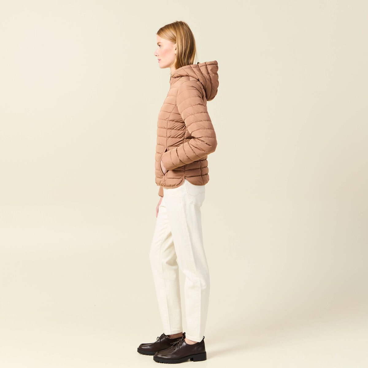 Doudoune ajustée mi-longue à capuche marron clair femme