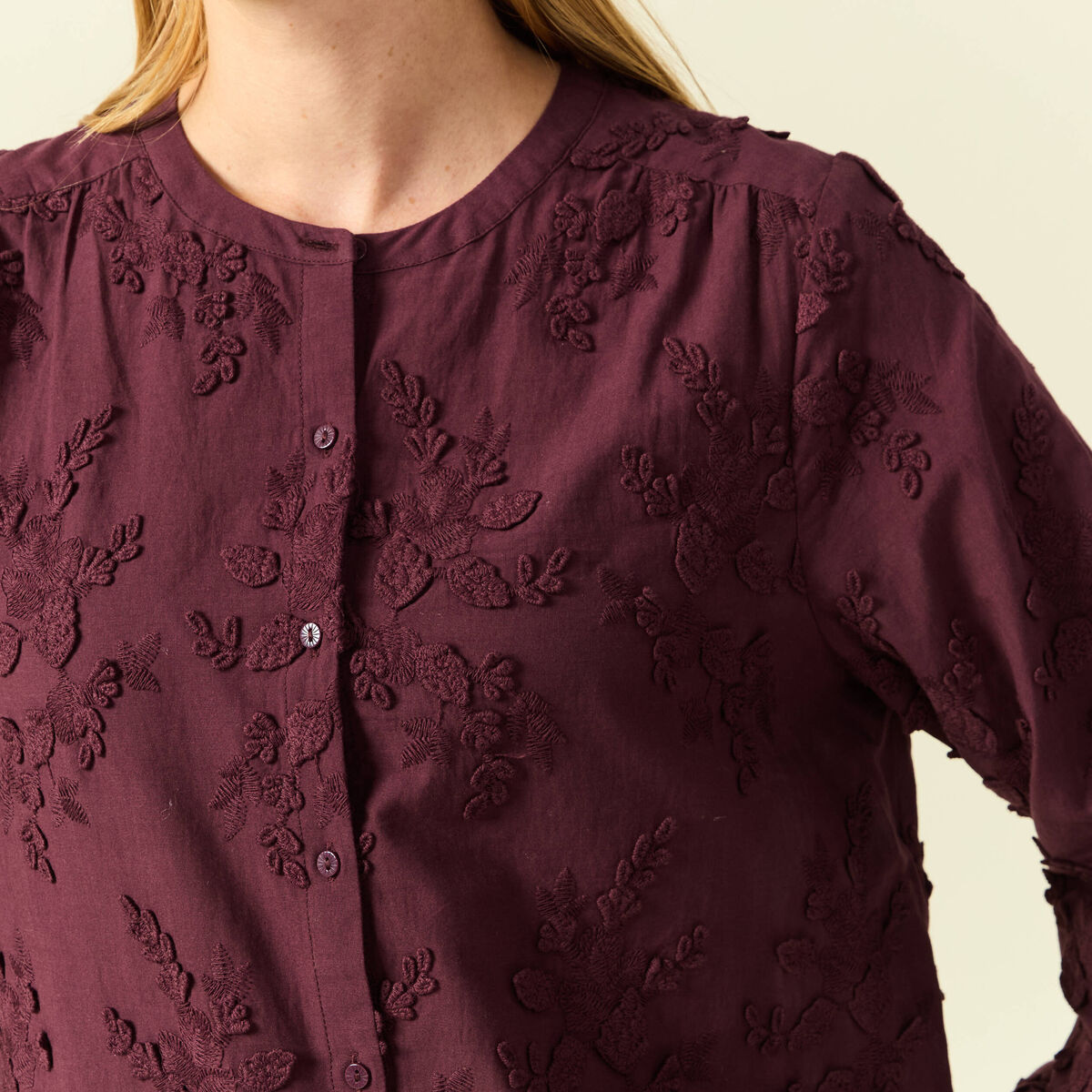 Chemise col rond manches longues brod&eacute;e prune femme