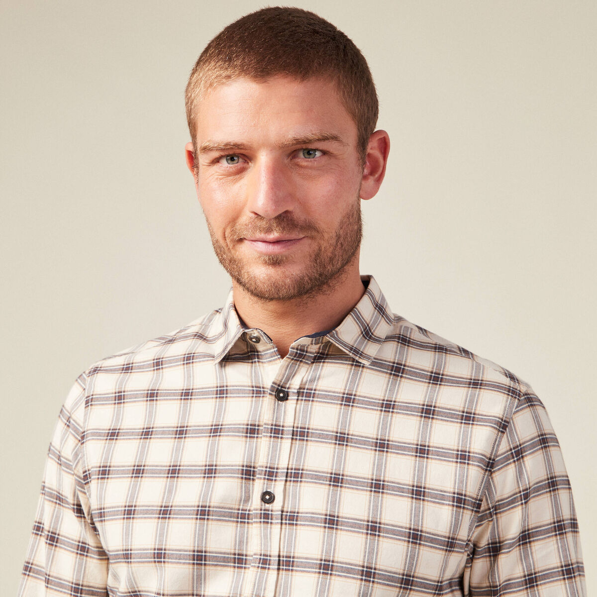 Chemise &agrave; carreaux en coton ecru homme