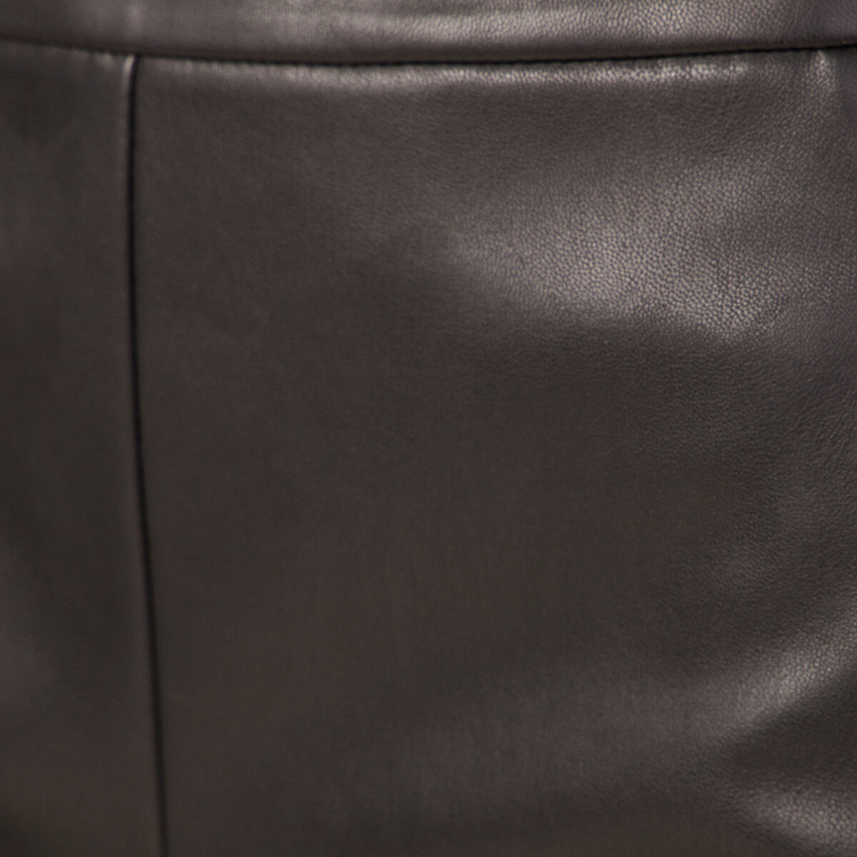 Short droit simili cuir &agrave; pont noir femme