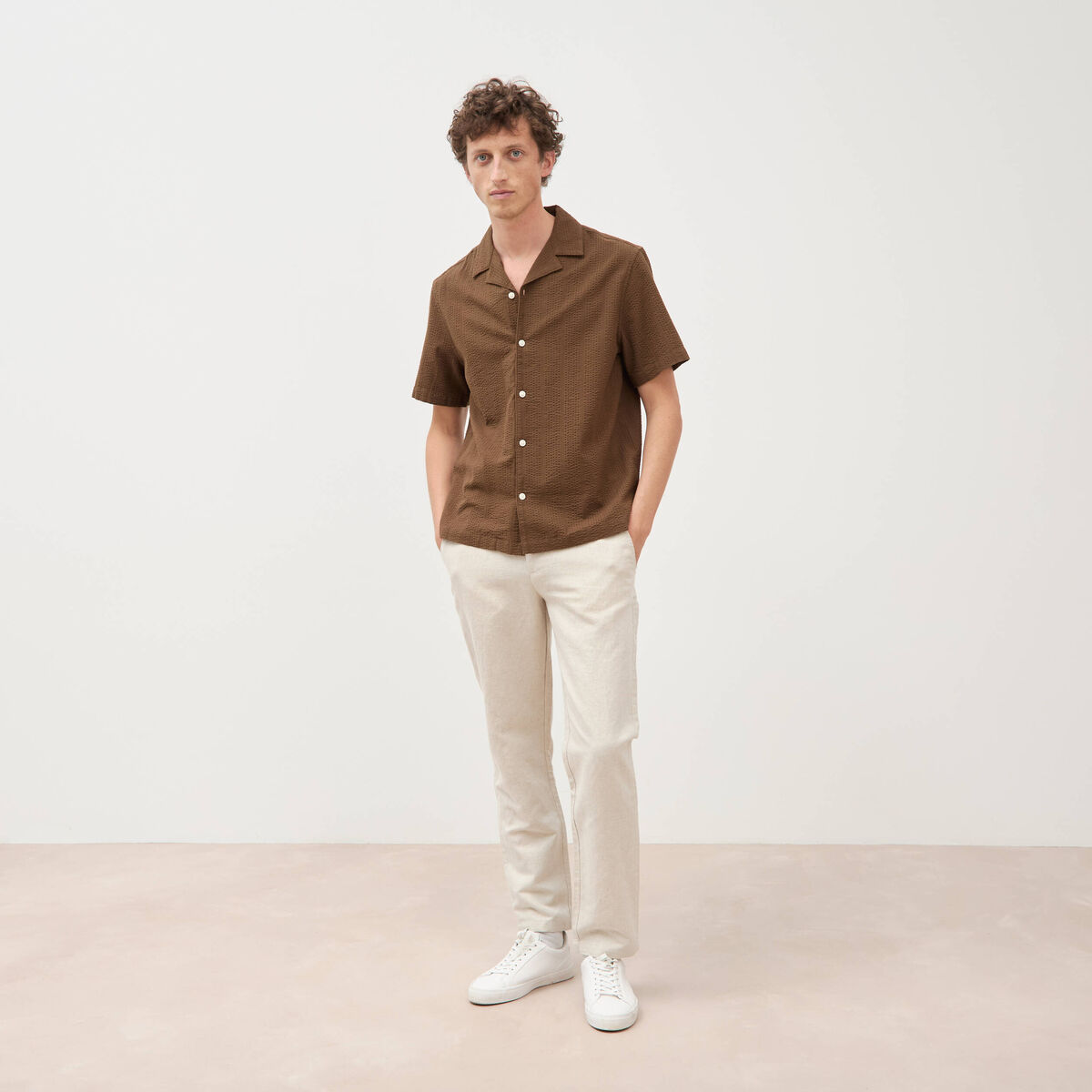 Chemise manches courtes col tailleur taupe homme